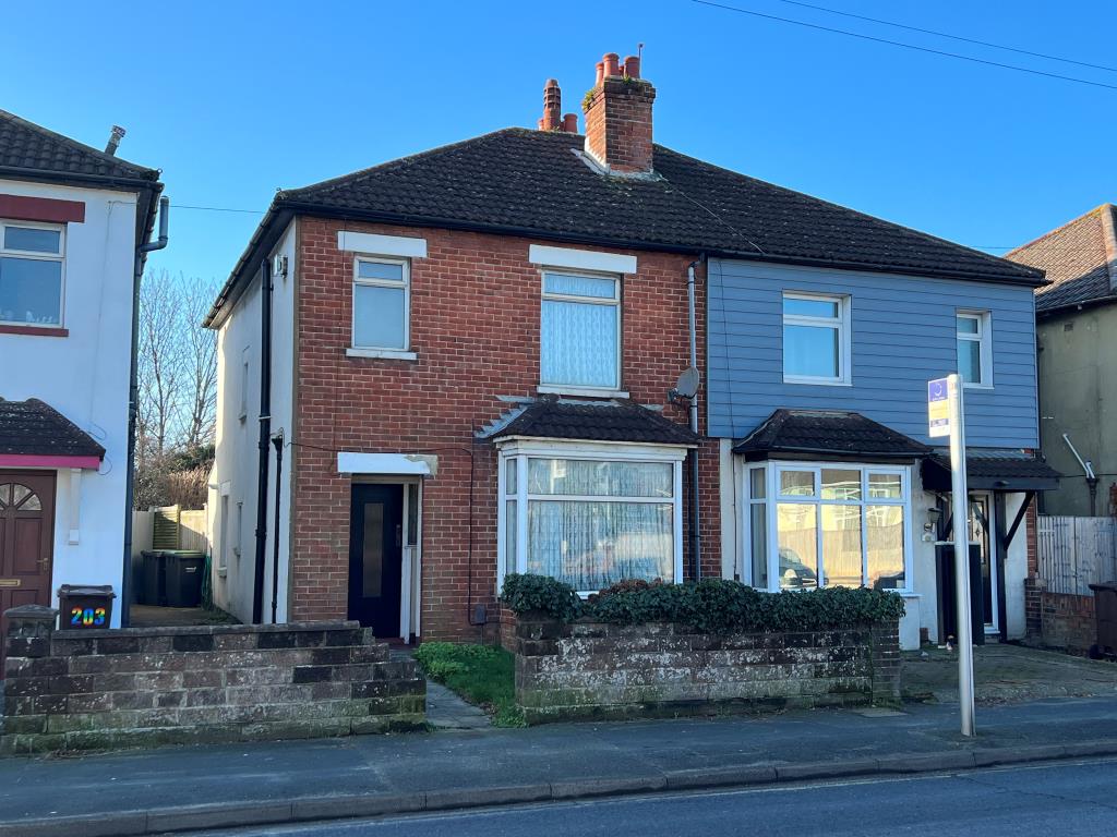 Lot: 24 - THREE-BEDROOM HOUSE FOR REPAIR AND REFURBISHMENT - Semi-detached house with brick front elevation and rendered side elevation